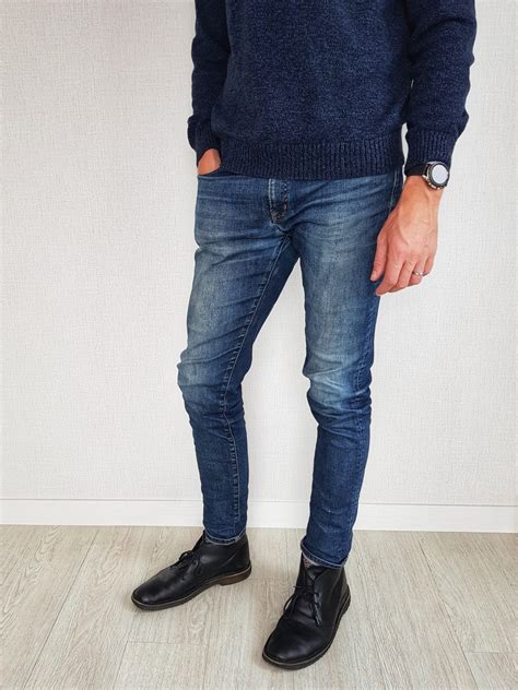 dark blue jeans and black shoes